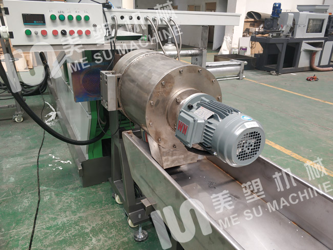 編織袋造粒機(jī)的擠出過程的研究